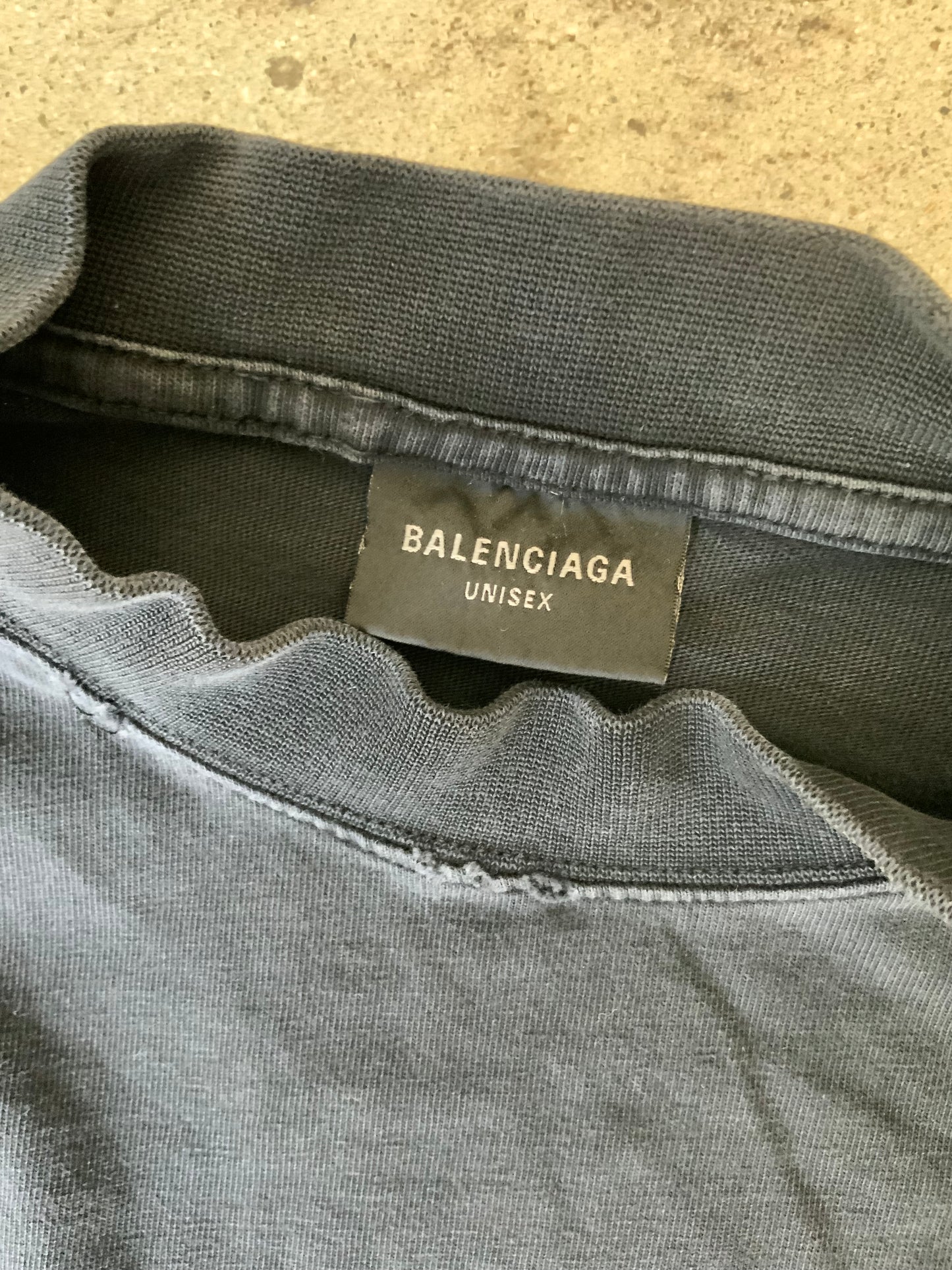 Balenciaga Be Different Apple tee - Xia Office